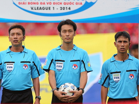 Chính vì thiếu lòng tin vào các trọng tài nội nên VPF đã mời trọng tài ngoại về cầm còi những trận đấu quan trọng tại V.League 2015 trong giai đoạn lượt về.