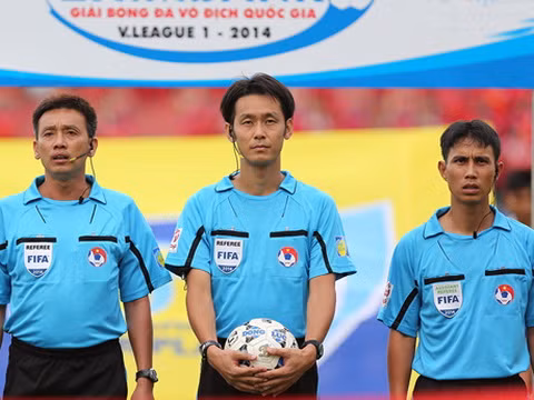 Chính vì thiếu lòng tin vào các trọng tài nội nên VPF đã mời trọng tài ngoại về cầm còi những trận đấu quan trọng tại V.League 2015 trong giai đoạn lượt về.