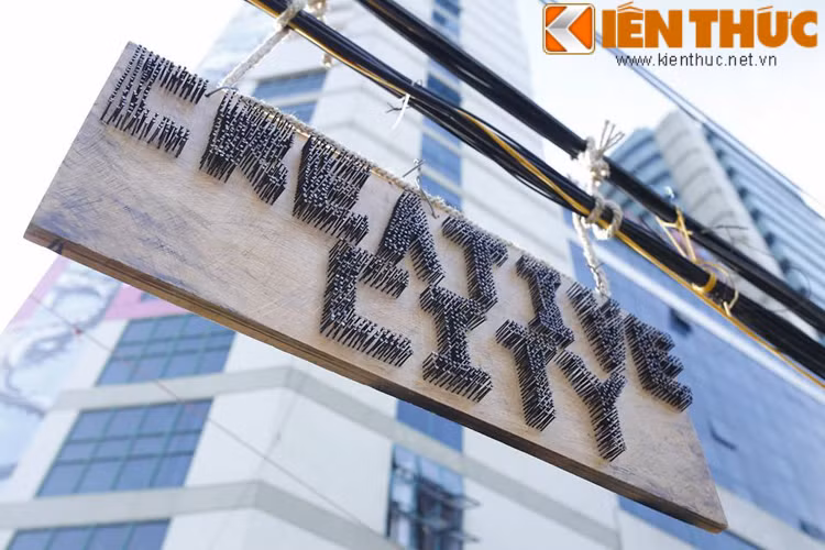 Thời gian vừa qua, rất nhiều tổ hợp ăn chơi, giải trí dành cho giới trẻ được mở ra tại Hà Nội như Zone9, X98 hay The Yard. Mới đây nhất, các cư dân trẻ của thủ đô còn đón nhận thêm một khu ăn chơi hoành tráng khác mang tên Hà Nội Creative City, được xem như một Zone 9 mới đầy hấp dẫn.