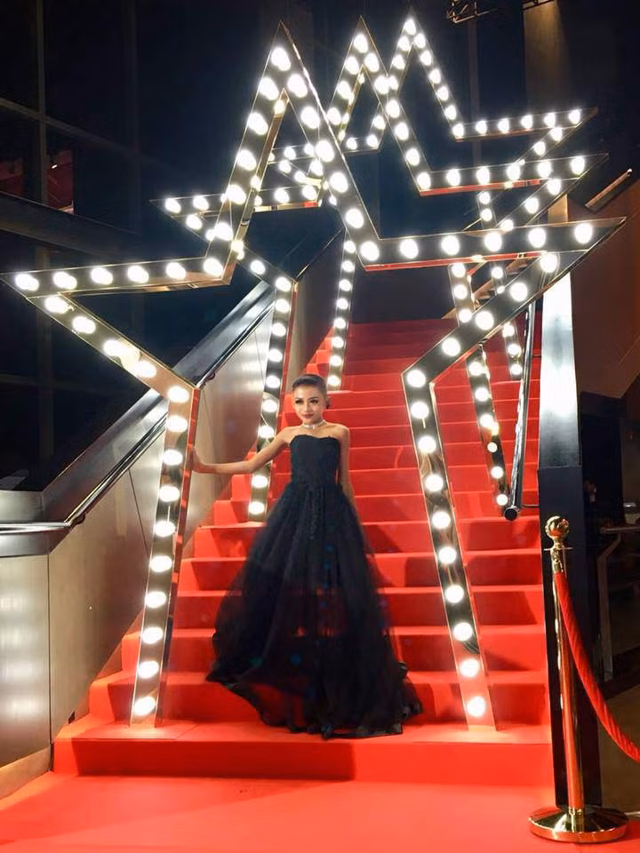 Nesty cũng biết thế mạnh này của mình nên khá thường xuyên thực hiện những bức ảnh khoe dáng. Phải nói rằng cách chụp ảnh của Nesty cũng như cách phối đồ ăn mặc không thua kém gì các fashionista đâu.