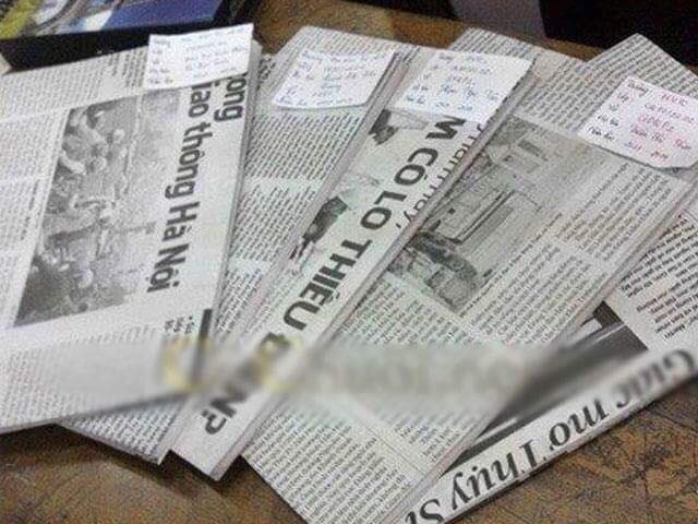 Ngày xưa, đâu có những chiếc bọc vở bằng ni-lon đẹp như hiện tại, lứa học sinh 8X, 9X thường phải bọc vở bằng tờ báo. Nhìn lại những quyển vở cũ được bọc bằng báo này họ tếu táo rằng: "chúng ta đi trước thời đại vì đã biết đến phong cách vintage từ ngày còn bé xíu".