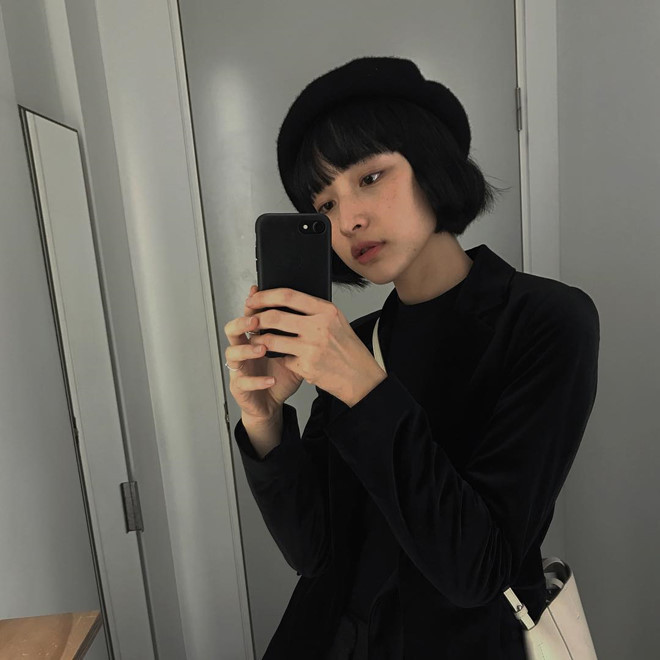 Ít lâu sau đó, nữ sinh Hong Kong này đã thử sức với việc đóng phim và được giao vai chính rong bộ phim Paradox của đạo diễn Wilson Yip.