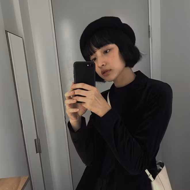 Ít lâu sau đó, nữ sinh Hong Kong này đã thử sức với việc đóng phim và được giao vai chính rong bộ phim Paradox của đạo diễn Wilson Yip.