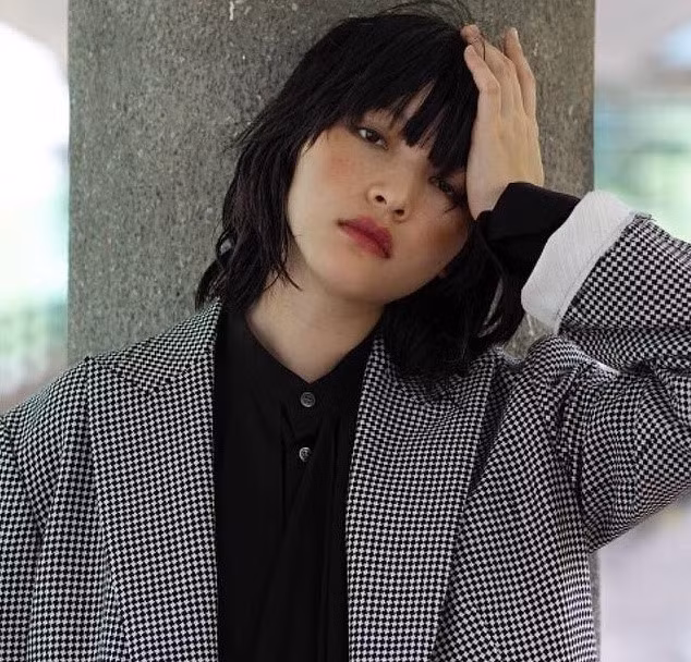 Hanna Chen là gương mặt nổi bật của giới trẻ Hong Kong thời gian qua. Cô nàng được nhiều bạn trẻ ngưỡng mộ sau khi từ sinh viên ngành thiết kế trở thành người mẫu, diễn viên.