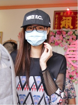 Được biết trong ngày trọng đại, Kỳ Hân sẽ diện 4 bộ đồ bao gồm 1 áo dài cưới gam màu trắng cho lễ rước dâu vào ngày 14. Còn lại sẽ là 3 mẫu thiết kế áo cưới lộng lẫy do chính Mạc Hồng Quân không tiếc tay dành tặng riêng cho người bạn đời của mình.