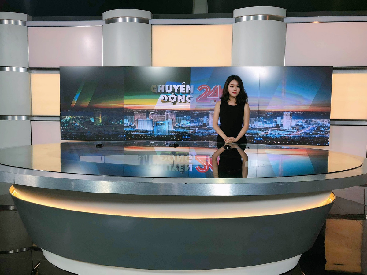 Bày tỏ cảm xúc về buổi offline xem trận tứ kết giữa Olympic Việt Nam và Syria, Vân Thảo nói: "Đến xem thì rất nhiều lần rồi, nhưng hôm nay là lần đầu tiên em dẫn 1 trận big offline bóng đá nên vừa vui vừa hơi lo lắng nữa. Nhưng không khí ở đây náo nhiệt quá nên bao nhiêu lo lắng của em đều tiêu tan cả. Và em cảm thấy cực kì vui sướng và hạnh phúc khi được chứng kiến khoảnh khắc lịch sử Văn Toàn đưa Olympic Việt Nam vào bán kết Asiad".