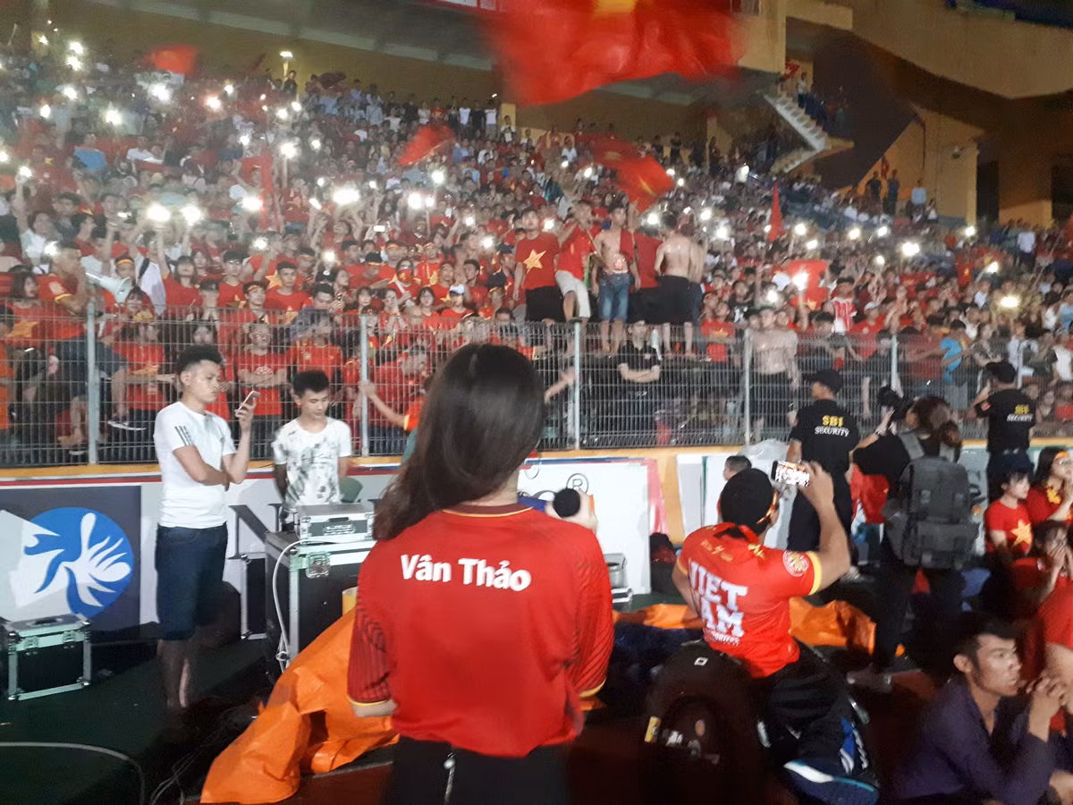 Được tín nhiệm giao cho trọng trách MC dẫn dắt chương trình, Vân Thảo bày tỏ sự vinh dự nhưng đi kèm với đó là không ít lo lắng. Tuy nhiên, với những gì đã diễn ra, cô bạn 9X này đã hoàn thành tốt nhiệm vụ khiến cho chương trình thành công và thu hút được sự chú ý của nhiều người.