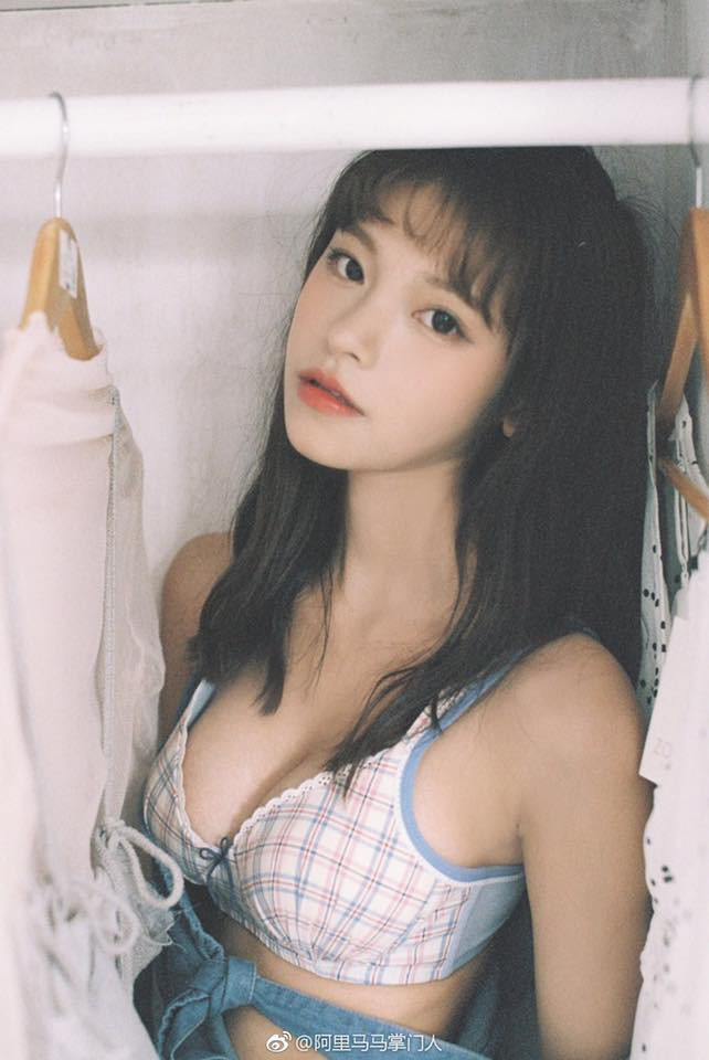 Nữ sinh Trung Quốc Hoắc Kim (sinh năm 1996) hiện là sinh viên năm thứ 4 tại Đại học Nam Thông.