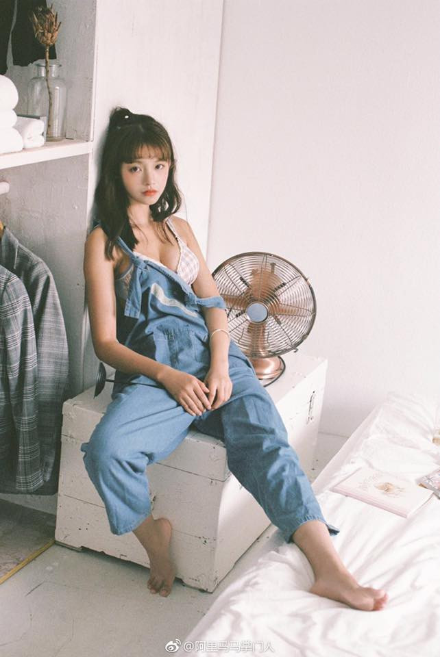 Nói về vẻ đẹp của phụ nữ có 1001 vấn đề liên quan nhưng hot trend của thời gian qua đó là combo mặt thơ ngây nhưng thân hình lại rất quyến rũ, nóng bỏng điển hình như nữ sinh xứ Trung mới đây có tên Hoắc Kim.