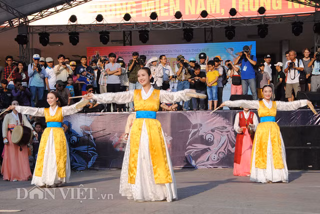 Rất nhiều người gọi cô là “thiên thần” khi cô sở hữu một gương mặt thanh thoát, thánh thiện với đôi mắt to tròn, sống mũi thẳng và đôi môi chúm chím. Ảnh: Dân Việt.