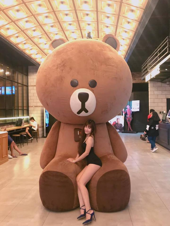 Hơn nữa, việc Thương Võ cover ca khúc "Gửi anh và cô ấy" cách đây không lâu phần nào khiến thông tin Đặng Văn Lâm và người yêu người Nghệ An đã chia tay trở nên có căn cứ.