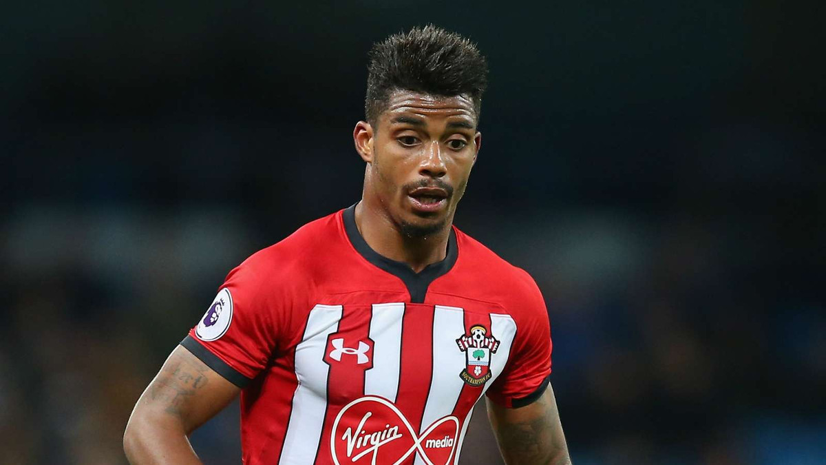 Arsenal và MU bất ngờ dành sự quan tâm lớn cho Mario Lemina - cựu ngôi sao Juventus, hiện đang khoác áo Southampton. Lemina cập bến Premier League với giá 15 triệu bảng 2 năm trước và giờ Southampton muốn bán cầu thủ này với mức 25 triệu bảng.