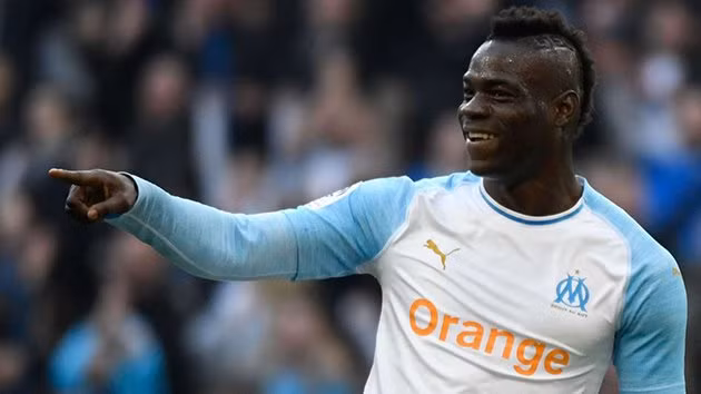 Olympique Marseille đã xác nhận sự ra đi của tiền đạo người Ý, Mario Balotelli. Dù ghi được 8 bàn thắng chỉ sau 15 trận ra sân cho đội bóng nước Pháp nhưng chừng đó là chưa đủ để thuyết phục CLB giữ lại anh.