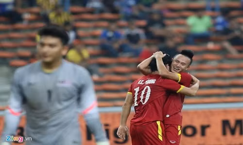 HLV Miura va hanh trinh thay doi loi choi cua Cong Phuong