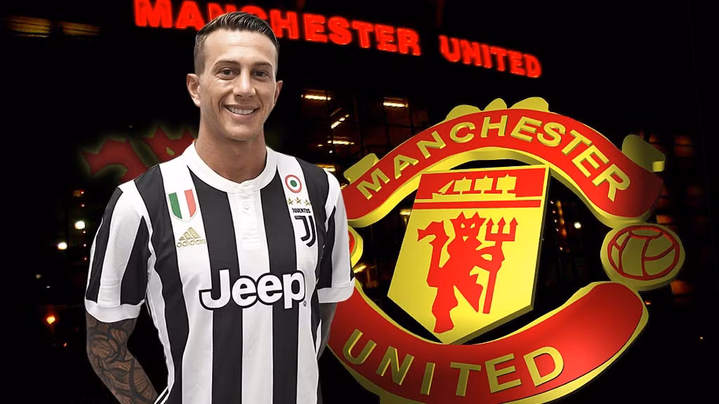 AGB Sport, công ty quản lý và tư vấn các dịch vụ thể thao có trụ sở ở Italia, vừa nhận được thông điệp từ MU về tương lai của Bernardeschi - tiền đạo đang chơi bóng cho Juventus.