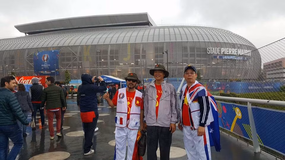 Ngoài việc theo dõi những trận đấu trong khuôn khổ VCK Euro 2016, nhóm CĐV Việt Nam còn tận dụng cơ hội đến Pháp lần này để tham quan và tìm hiểu về văn hóa, các công trình nghệ thuật của nước chủ nhà.