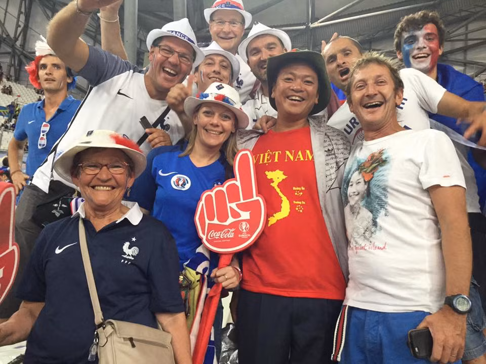 Theo chia sẻ của anh Quê Râu, khi bước vào các SVĐ thi đấu Euro trên đất Pháp, anh phải choáng ngợp trước công tác chuẩn bị rất chuyên nghiệp của nước chủ nhà.