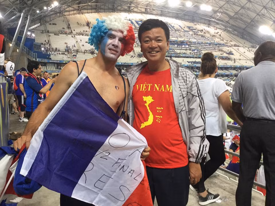 Không khí lễ hội luôn bao trùm tất cả những SVĐ tổ chức Euro 2016.