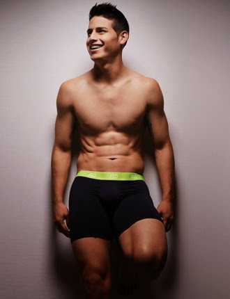 Mặc dù phải gồng lên thì mới lộ được những múi cơ săn chắc của mình, thế nhưng ngôi sao của Real Madrid vẫn được ưu ái.