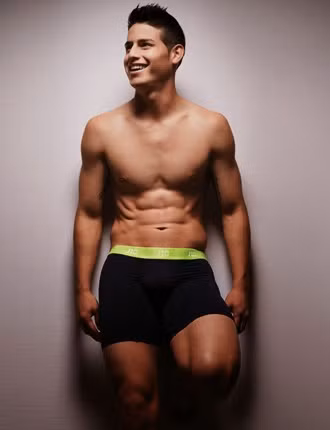 Mặc dù phải gồng lên thì mới lộ được những múi cơ săn chắc của mình, thế nhưng ngôi sao của Real Madrid vẫn được ưu ái.