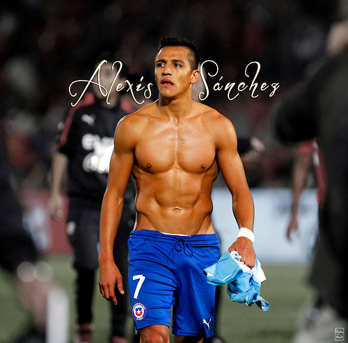 Alexis Sanchez là tiền đạo ngôi sao của Arsenal. Nhờ chăm chỉ tập luyện, cầu thủ người Chile này sở hữu một thân hình "đô con".