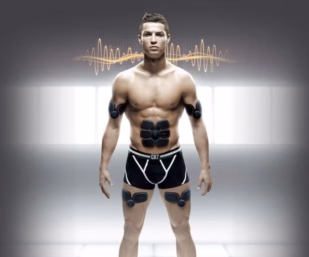 Cris Ronaldo đẹp không còn phải bàn cãi nhiều bởi nó đã được chứng thực qua những hình ảnh quảng cáo cũng như những lần ngôi sao bóng đá người Bồ Đào Nha cởi áo ăn mừng. Ảnh sử dụng trong bài: Getty Image/ Goal.com.