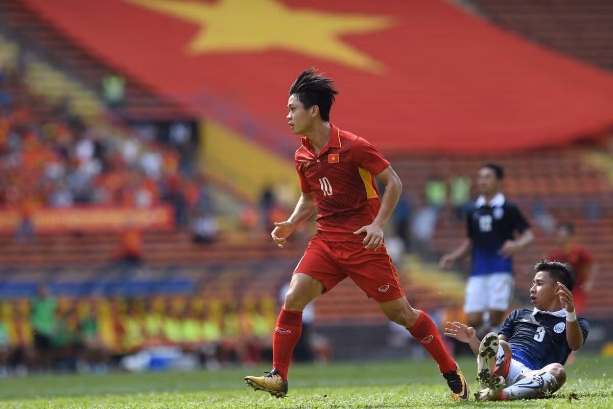 Chứng kiến phong độ tuyệt vời của "Messi Việt Nam: trên trang chủ AFC đã có bài viết đặc biệt khen ngợi Nguyễn Công Phượng: "U22 Việt Nam gây ấn tượng nhất bằng chiến thắng thứ 3 liên tiếp với tỉ số 4-0 trước Philippines. Ảnh: AFC