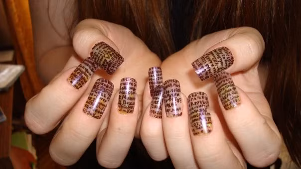 Việc các học sinh cấp 3 chép phao được nhiều giáo viên theo dõi và nghiên cứu kĩ nhưng cứ bắt được chỗ này, các bạn trẻ lại lộ ra phao ở chỗ khác, khiến nhiều thầy giáo, cô giáo bất ngờ.