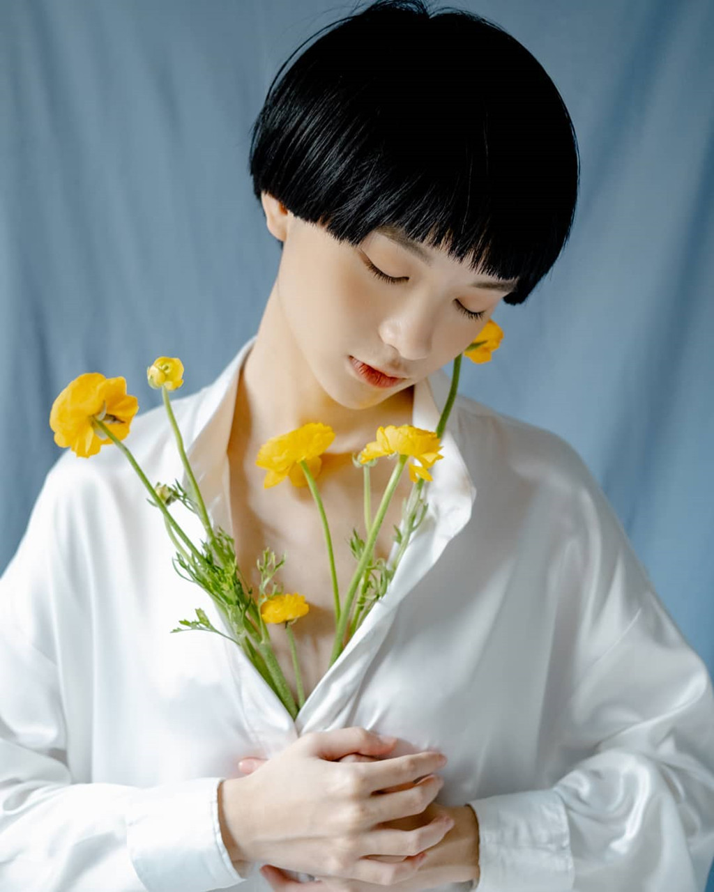 Lưu Kim Liên sinh năm 1999 và hiện đang là sinh viên của Học Viện Báo Chí và Tuyên truyền, lớp chất lượng cao của khoa Quan hệ công chúng.