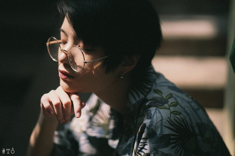 Khác với thần thái lạnh lùng trên các bức ảnh, Kim Liên ngoài đời khá mơ mộng nhưng vẫn thực tế, vừa nhẹ nhàng nhưng vẫn cá tính.