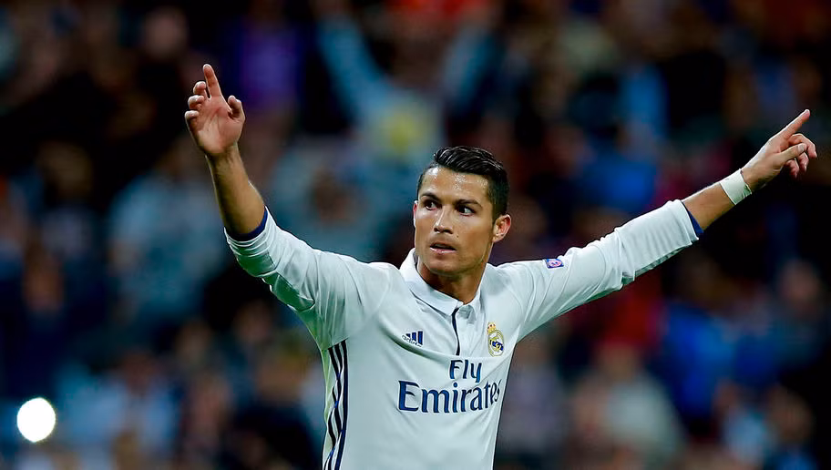 Sao bong da nao vo dich ve luong fan tren Facebook?