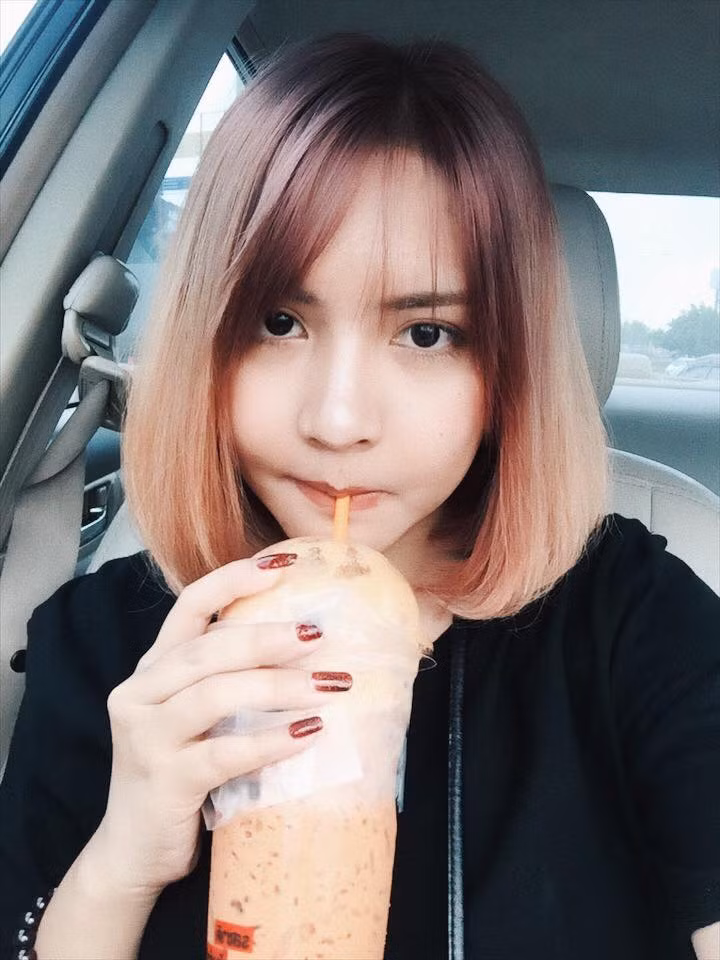 Không còn hàm răng hô, xỉn vàng như ngày nào giờ Lin đã tự tin khoe nụ cười mới.