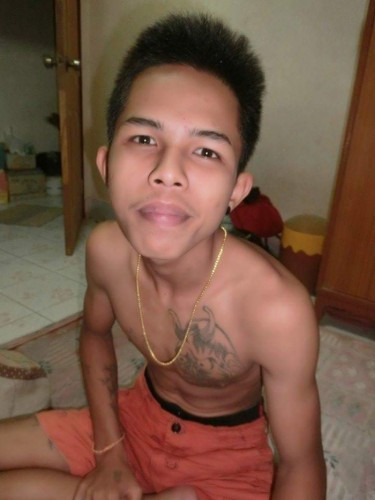 Thân hình "cò hương" của bạn trai cô nàng "khủng long" Ekachai.