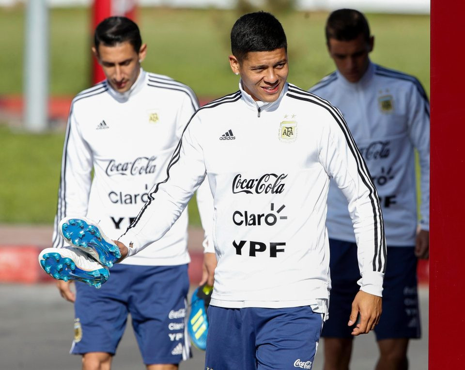 Marcos Rojo đang khá lo ngại về vị trí thi đấu chính thức tại MU dù anh vừa ký giao kèo mới cùng chủ sân Old Trafford đến năm 2021.