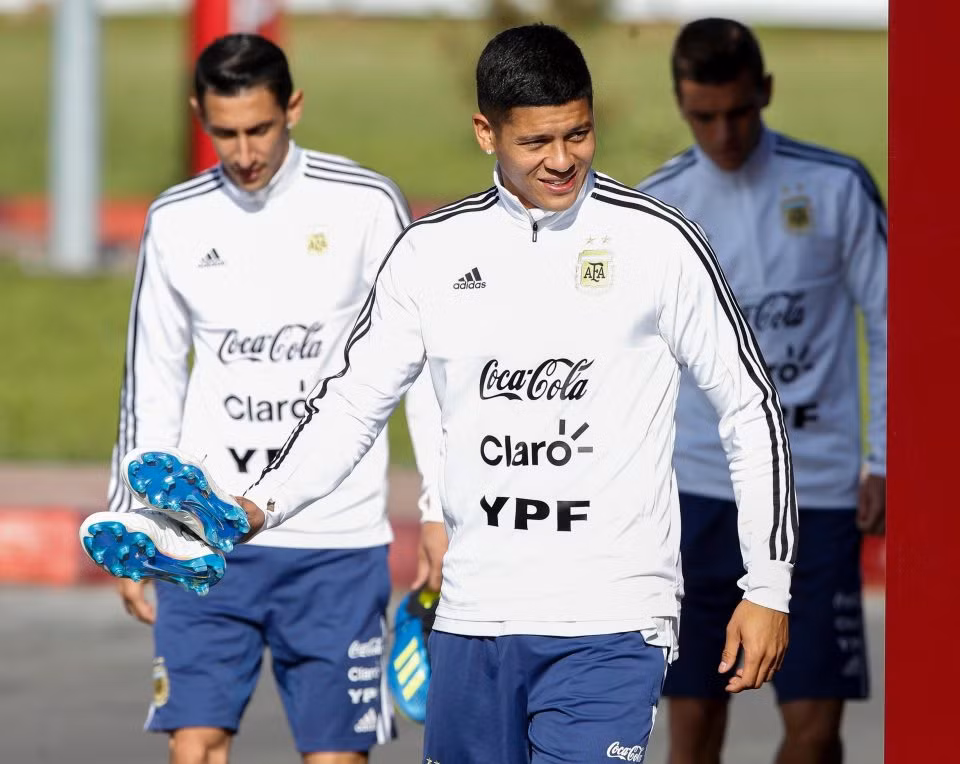 Marcos Rojo đang khá lo ngại về vị trí thi đấu chính thức tại MU dù anh vừa ký giao kèo mới cùng chủ sân Old Trafford đến năm 2021.