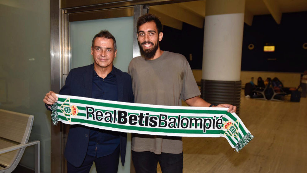 Real Betis đã chiêu mộ thành công chân sút ghi 17 bàn ở La Liga mùa giải 2018/19 là tiền đạo Borja Iglesias.