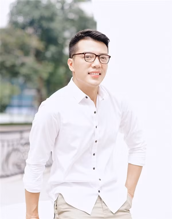 Còn trẻ và có tài, Cao Duy cũng không giấu diếm việc mình có rất nhiều ước mơ lớn trong con đường này. Anh mong góp một phần công sức để nền thẩm mỹ Việt Nam có thể xuất sắc bằng các nước như Hàn Quốc, Thái Lan.