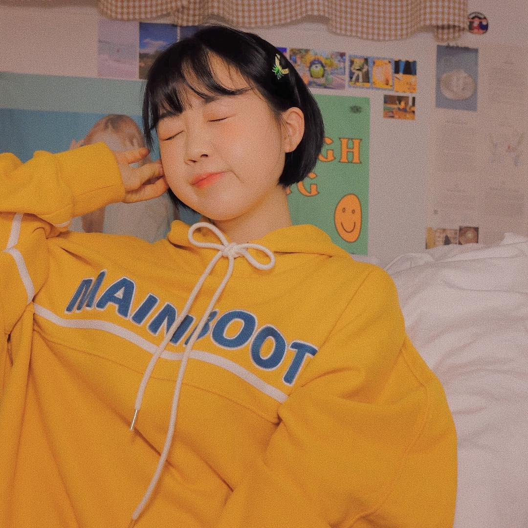 Những bức ảnh của Yunji trên Instagram và cả shop online đều có màu sắc tươi sáng, dịu nhẹ, mang đến cảm giác dễ chịu cho người xem.