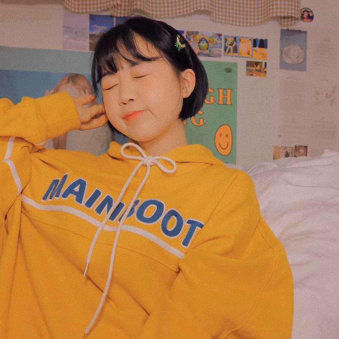 Những bức ảnh của Yunji trên Instagram và cả shop online đều có màu sắc tươi sáng, dịu nhẹ, mang đến cảm giác dễ chịu cho người xem.