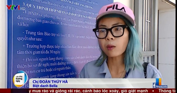 Sau vài ngày sinh hoạt tại đây, Bella tính khí thay đổi từng ngày. Theo người quản lý của Trung tâm bảo trợ số cho biết, ngày đầu tiên sau khi về đây, cô nàng này luôn nhận mình là ca sĩ và hát cho mọi người nghe, mọi người cũng thấy vui vẻ.