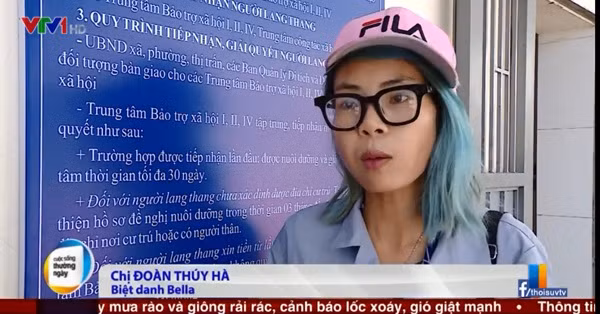 Sau vài ngày sinh hoạt tại đây, Bella tính khí thay đổi từng ngày. Theo người quản lý của Trung tâm bảo trợ số cho biết, ngày đầu tiên sau khi về đây, cô nàng này luôn nhận mình là ca sĩ và hát cho mọi người nghe, mọi người cũng thấy vui vẻ.