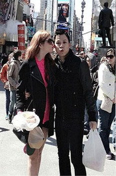 Sau Baggio, An Tây lại khiến nhiều người bất ngờ khi nghi vấn cặp kè với ông trùm chân dài Khắc Tiệp, giám đốc công ty người mẫu Venus mà Andrea đang làm việc.