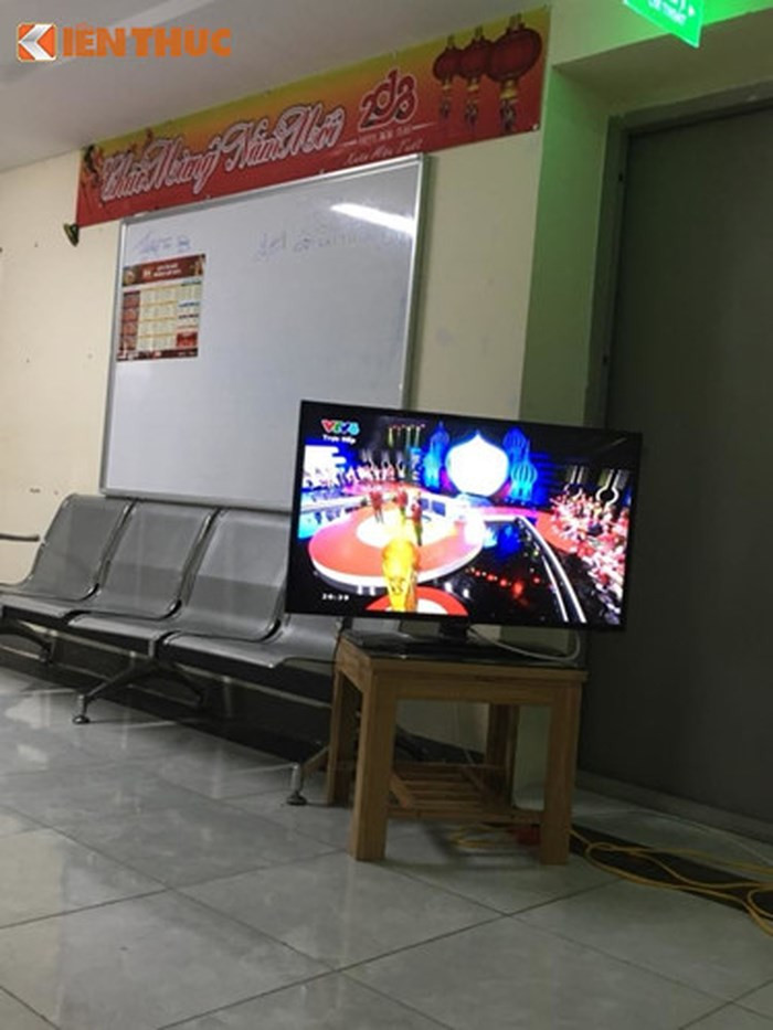 Để thuận lợi cho việc xem World Cup, một bệnh viện đã cho phép mang tivi ra hành lang nhưng với điều kiện không được phép làm ồn.
