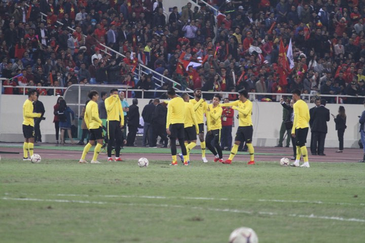 Gianh thang loi chung cuoc 3-2, DT Viet Nam gianh chuc vo dich AFF Cup 2018-Hinh-6