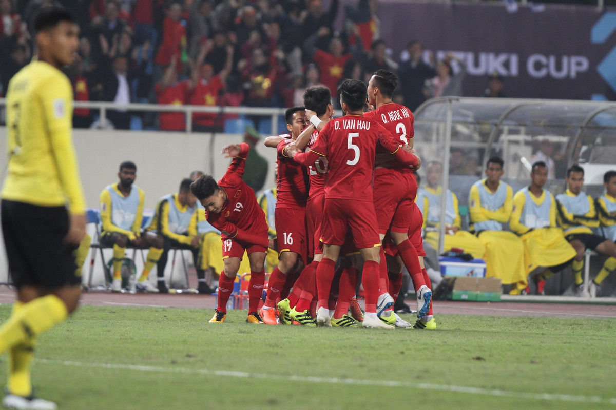 Gianh thang loi chung cuoc 3-2, DT Viet Nam gianh chuc vo dich AFF Cup 2018-Hinh-5