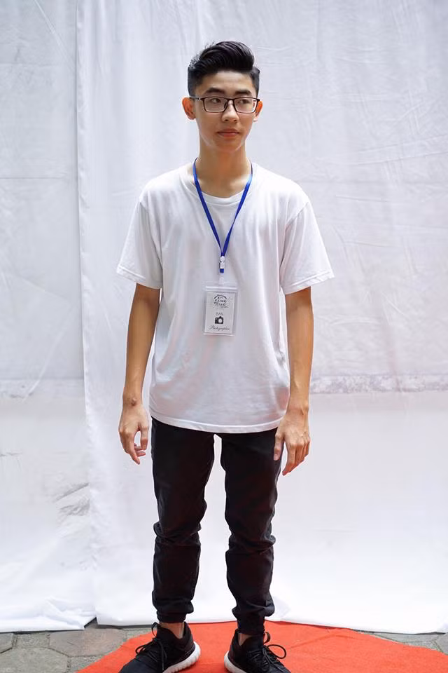 Nam sinh chuyên hóa Hà thành đọc rap thả tính cực tình gây sốt mạng xã hội, đó là Nguyễn Xuân Đức, hiện đang là học sinh của trường THPT Quang Trung - Đống Đa - Hà Nội.