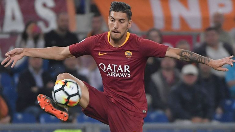 Sky Sports đưa tin Arsenal hiện tại đang nhắm Lorenzo Pellegrini của AS Roma và Jean Michael Seri của Nice.