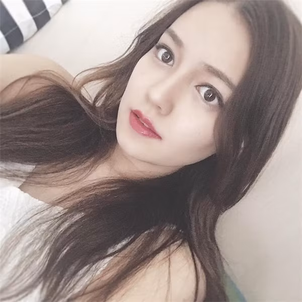 Mới đây, bông hồng lai 10X Trung Quốc có tên Maxiana Li là cái tên được nhiều người chú ý tới.