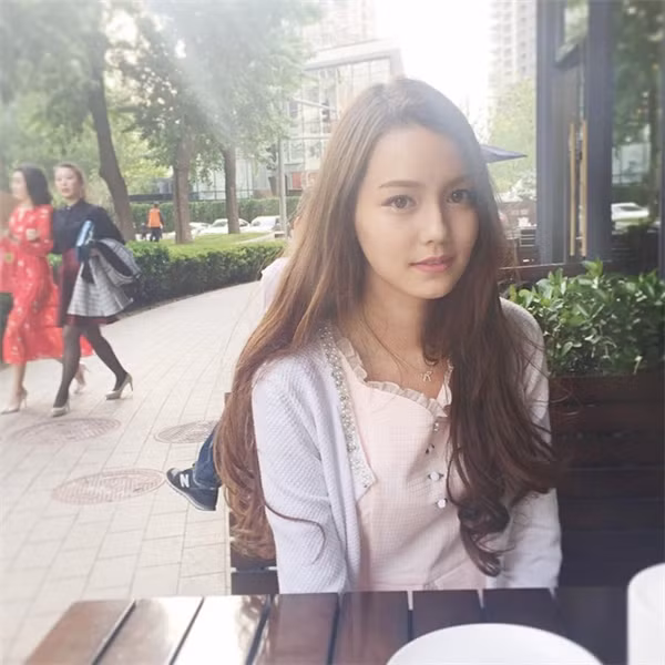 Cùng ngắm nhìn bông hồng lai 10X Trung Quốc khiến dân mạng mê mẩn thời gian qua. Ảnh sử dụng trong bài: Facebook nhân vật.