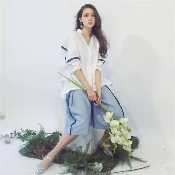 Tuy nhiên, Maxi luôn đặt việc học tập lên hàng đầu nên chỉ thỉnh thoảng mới nhận một vài hợp đồng làm người mẫu ảnh.